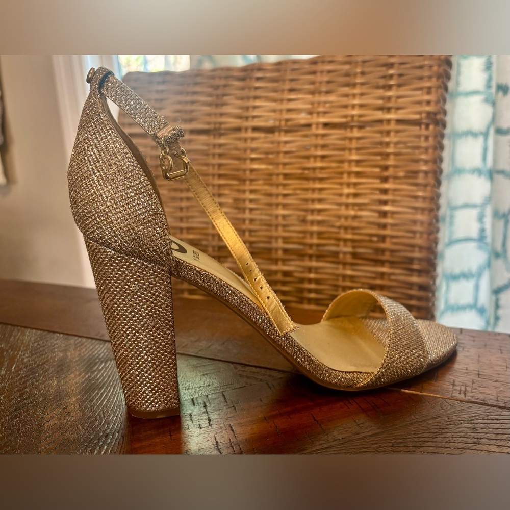 G by Guess Shantel Shimmer Gold Sandal Heels 10